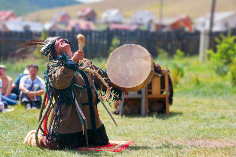 Die Wiedergeburt des mongolischen Schamanismus – Tradition, Glaube und Geheimnisse