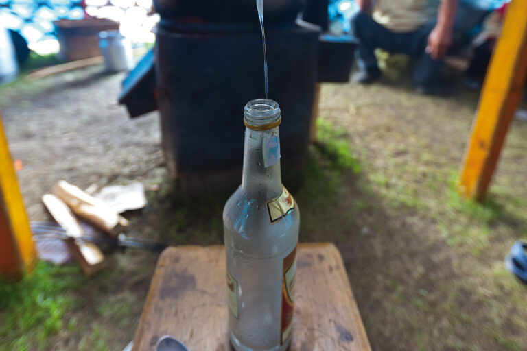Tsagaan Arkhi – Mongolischer Milchschnaps aus der Jurte