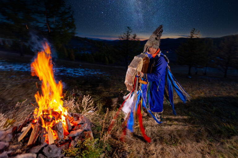 Schamanismus in der Mongolei – Rituale, Unterschiede und heilige Werkzeuge