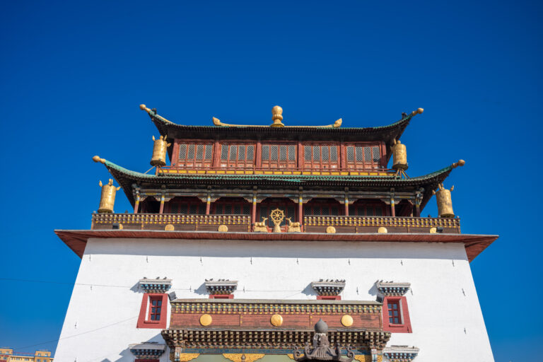 Janraisig Datsan im Gandan-Kloster oder Gandantegchinlen Khiid in Ulaanbaatar – Wiederaufbau eines buddhistischen Heiligtums in der Mongolei